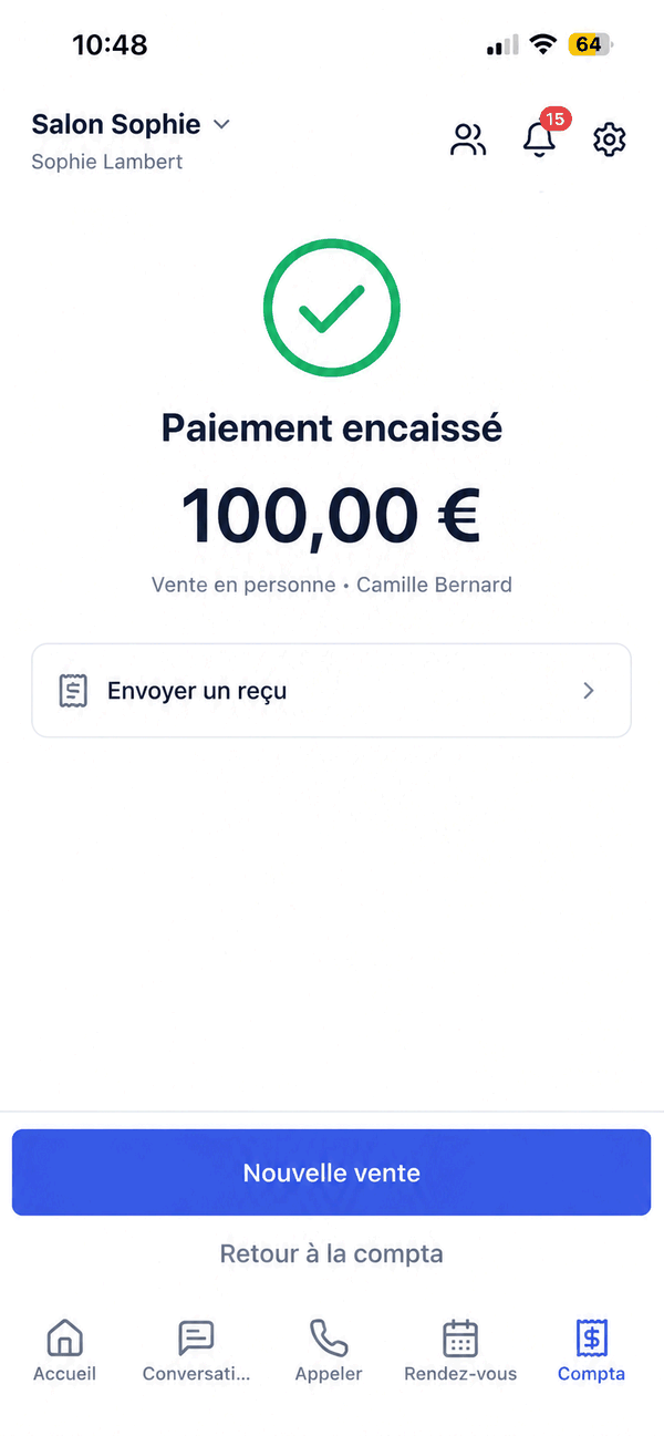 L'écran de succès : une coche verte, « Paiement encaissé », le montant en grand, la ligne « Vente en personne » avec le nom du client, la ligne Envoyer un reçu, puis le bouton bleu Nouvelle vente et le lien Retour à la compta.