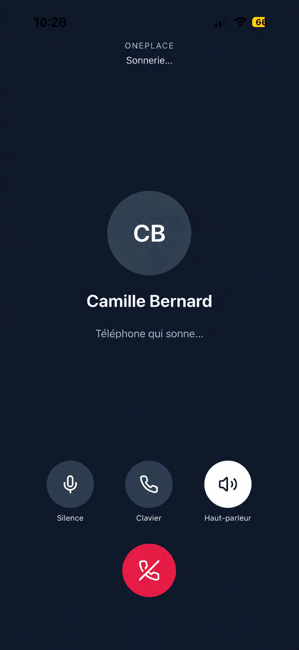 L'écran d'appel de l'application : les initiales du contact dans un grand cercle, son nom en dessous, l'état de l'appel (« Téléphone qui sonne… »), puis les trois boutons Silence, Clavier et Haut-parleur — ce dernier activé, en blanc — et le bouton rouge de raccrochage.
