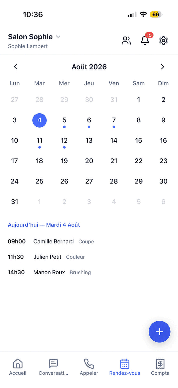L'onglet Rendez-vous : un calendrier mensuel, le jour sélectionné entouré de bleu, des points bleus sous les jours qui portent un rendez-vous. En dessous, la liste du jour — heure, nom du client et prestation pour chaque ligne. Le bouton + flottant en bas à droite.