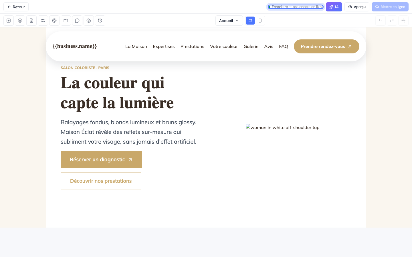 L'indicateur « Enregistré — pas encore en ligne » en haut de l'éditeur