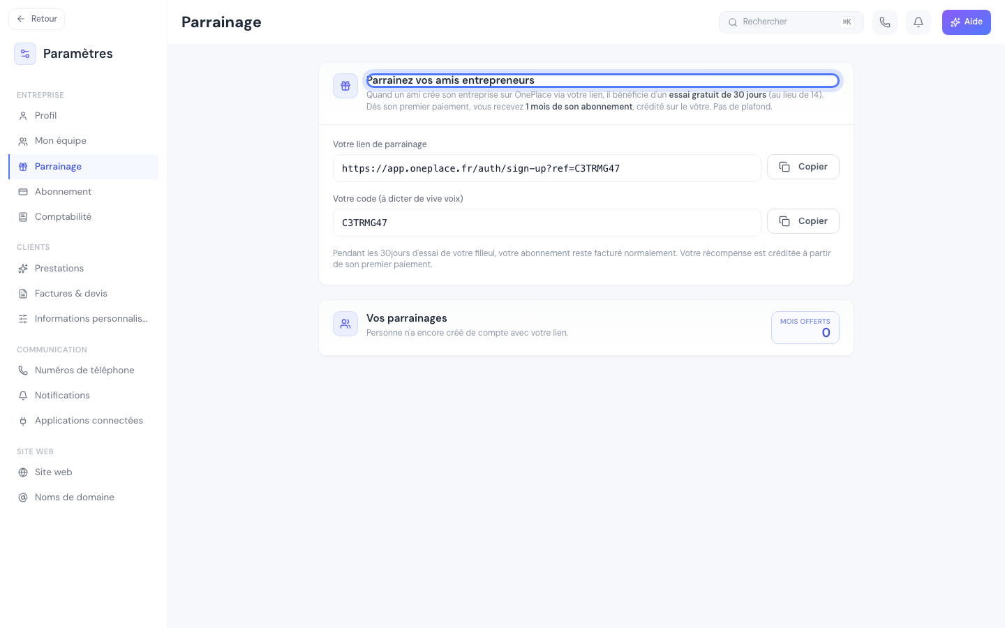 Réglages → Parrainage, avec votre lien personnel et votre code à dicter