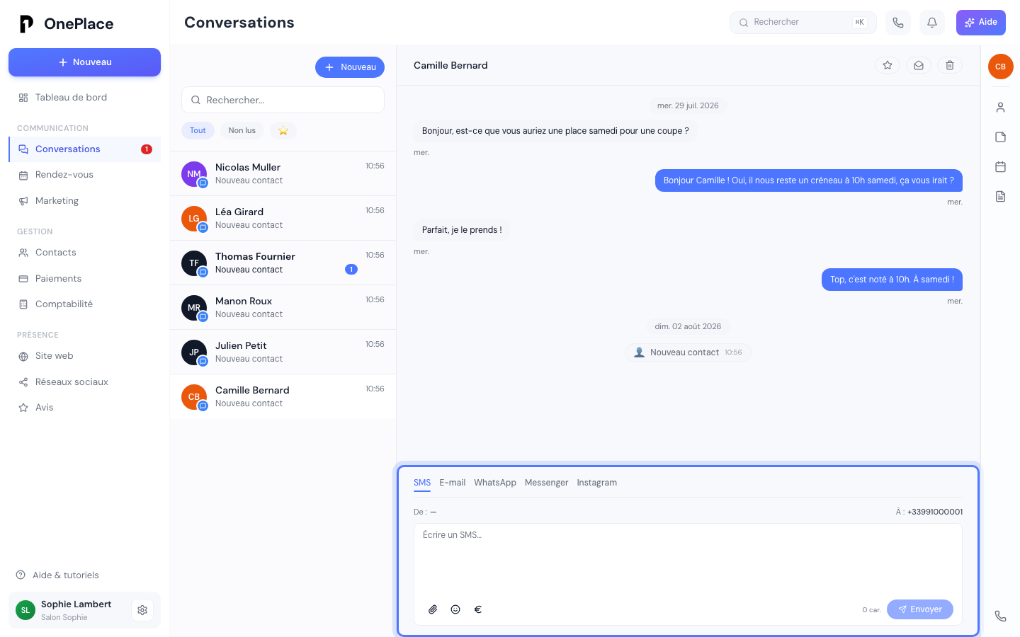 Le composeur en bas d'une conversation, avec ses cinq onglets de canal (SMS, E-mail, WhatsApp, Messenger, Instagram) mis en évidence.